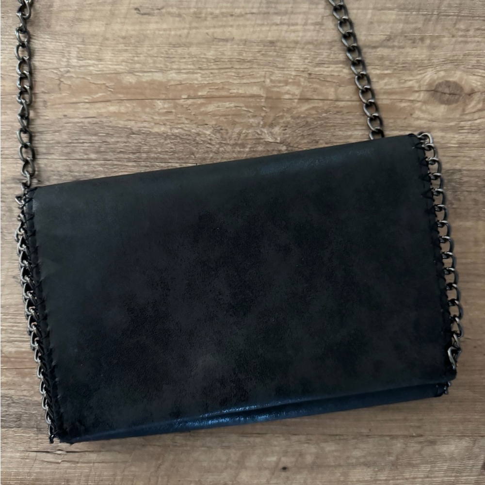 Black crossbody/wallet on chain